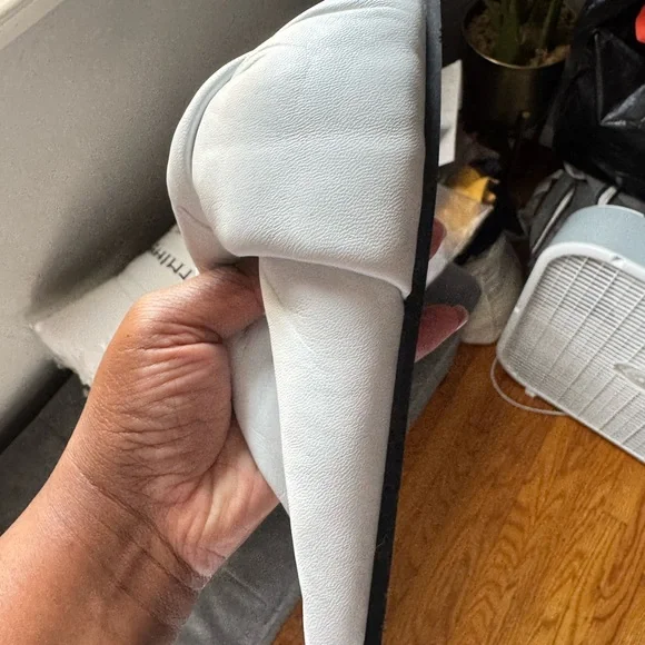 Balenciaga Ivory Gift Box - Picture 5 of 12